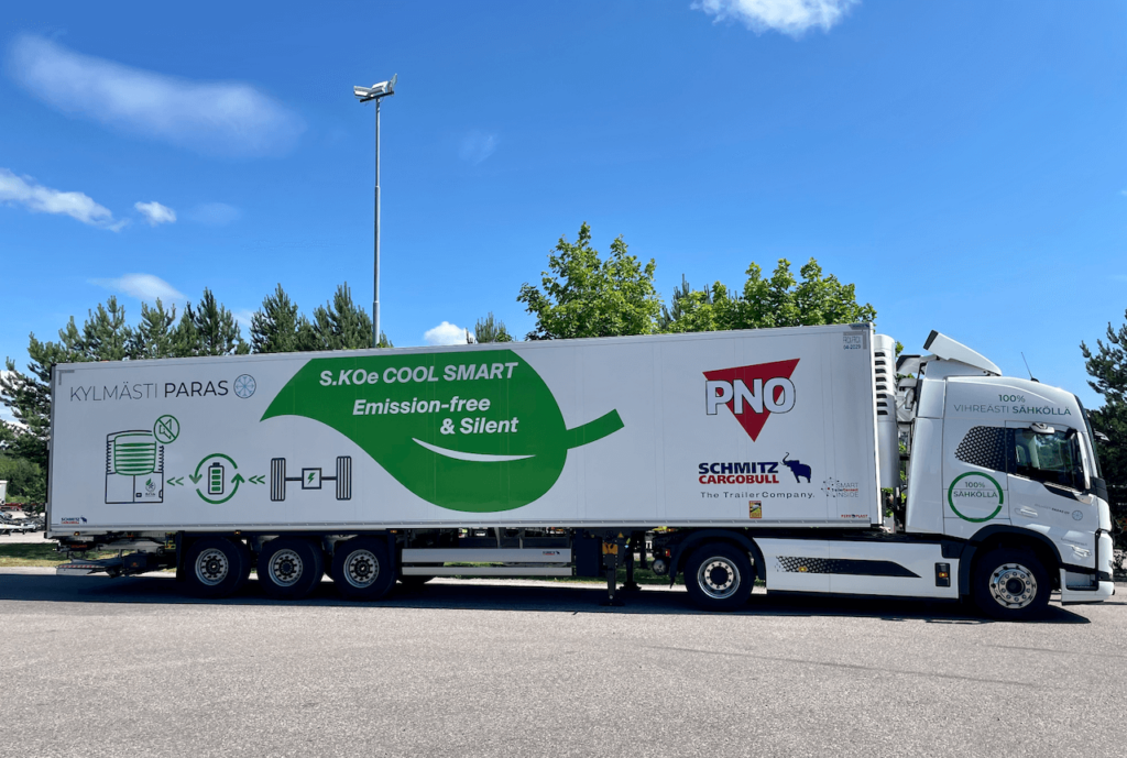 thumbnail image 2 of WSI 1:50 Schmitz Cargobull Reefer Trailer | 3-Axle Thermoking Refrigerated | 03-1109 2 of 4