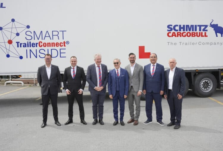 The Schmitz Cargobull Team at the press conference for the TrailerConnect launch in Türkiye. Image: Schmitz Cargobull.